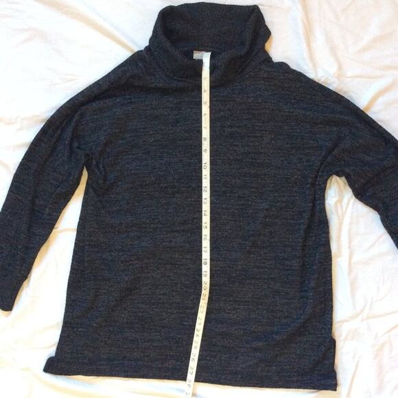 Chico's Zenergy EUC Charcoal Gray Long Sleeve Cowl Neck Sweater -Size 2 (Medium) - Picture 6 of 9
